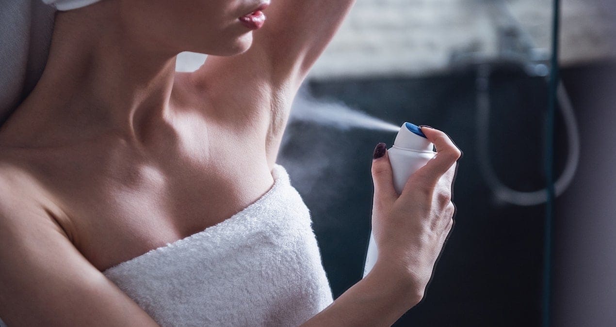 Deodorantı bir de böyle sıkın: Yıllardır yanlış biliniyormuş, ter kokusu böyle yok oluyormuş