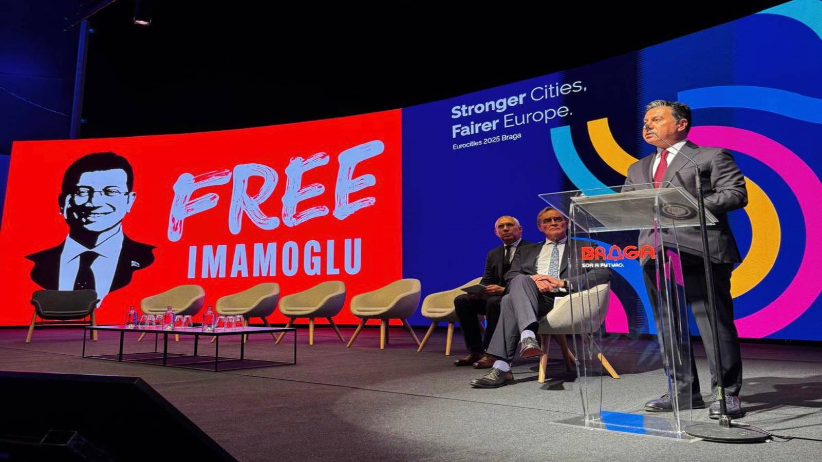 Ekrem İmamoğlu’na Portekiz’de “Demokrasi Ödülü” verildi; ödülü alan Muğla Belediye Başkanı Ahmet Aras: Demokrasi ve özgürlük çağrımızı yükselttik