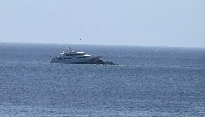 Bodrum Açıklarında Motoryat Kayalıklara Çarptı: 7 Kişi Kurtarıldı