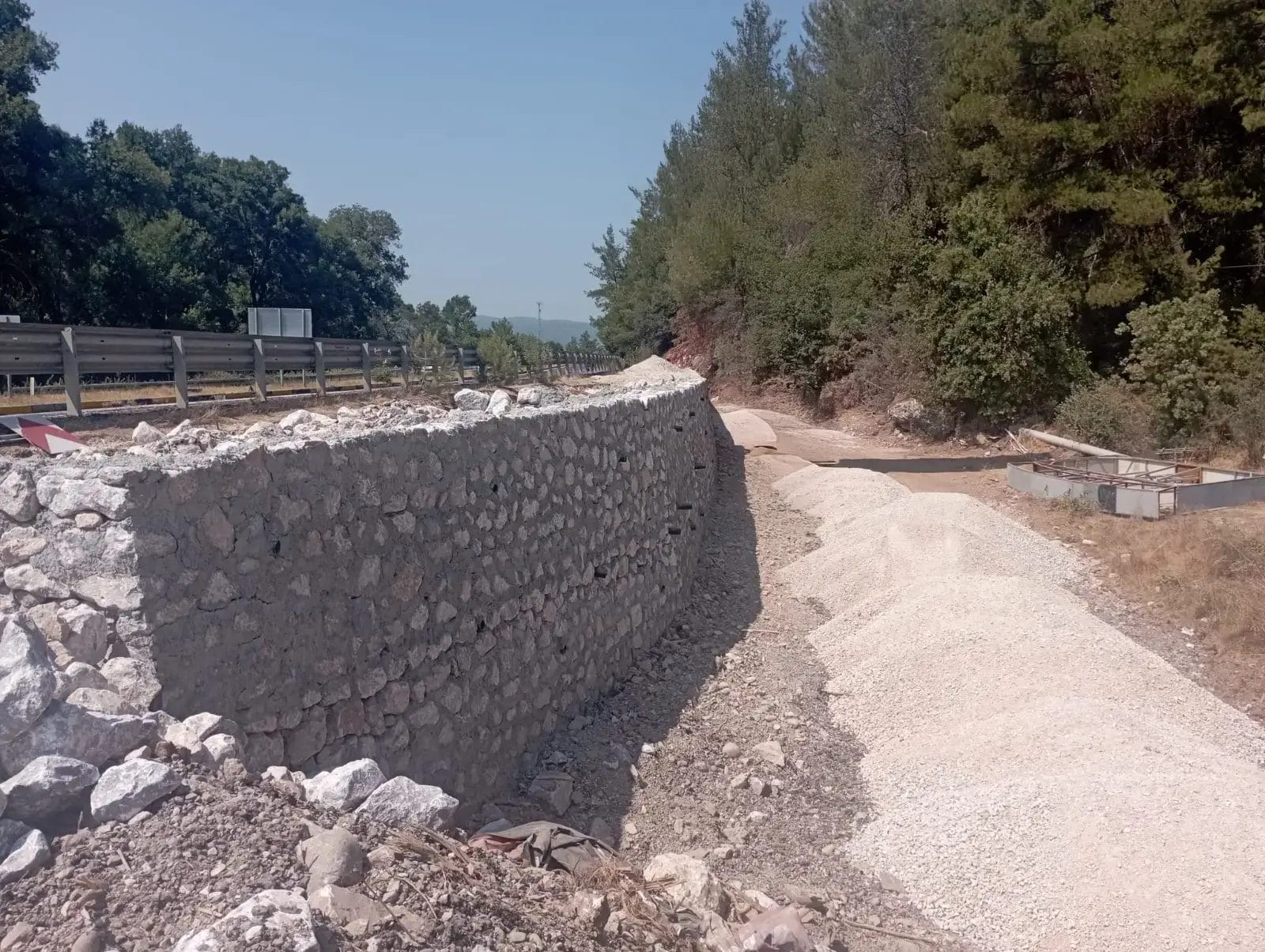 Ula Sarayyanı’nda 5 milyon TL’lik taş duvar ve kaldırım çalışması