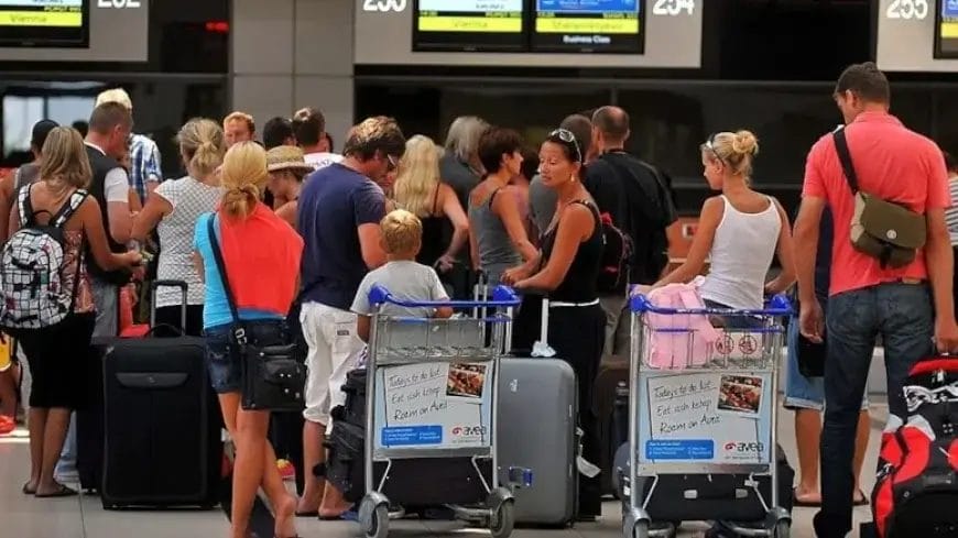 Condor Airlines Türkiye Uçuşlarını İptal Etti: Türkiye Turizmde Listeden Çıkarıldı