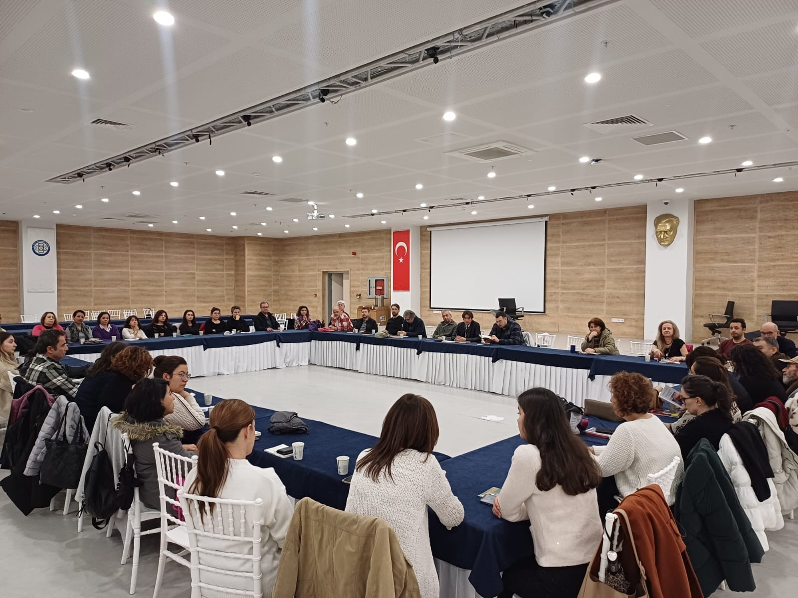 Muğla Büyükşehir Belediyesi Kitap Kulübü, okuma kültürünü kolektif bir deneyime dönüştürüyor